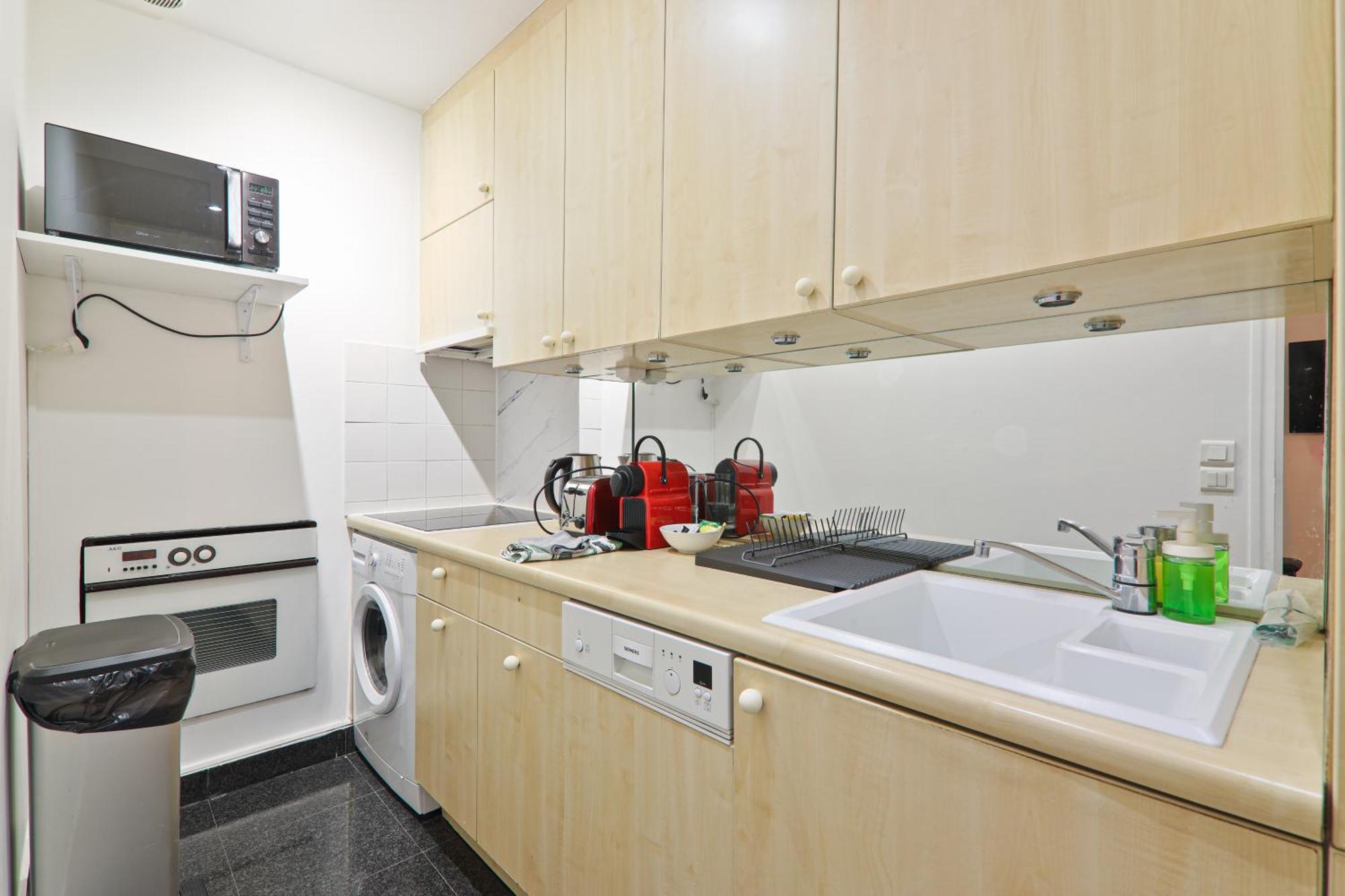 Apartment 2 Bedroom Quartier Champs Elysees 3 Free Netflix Paris