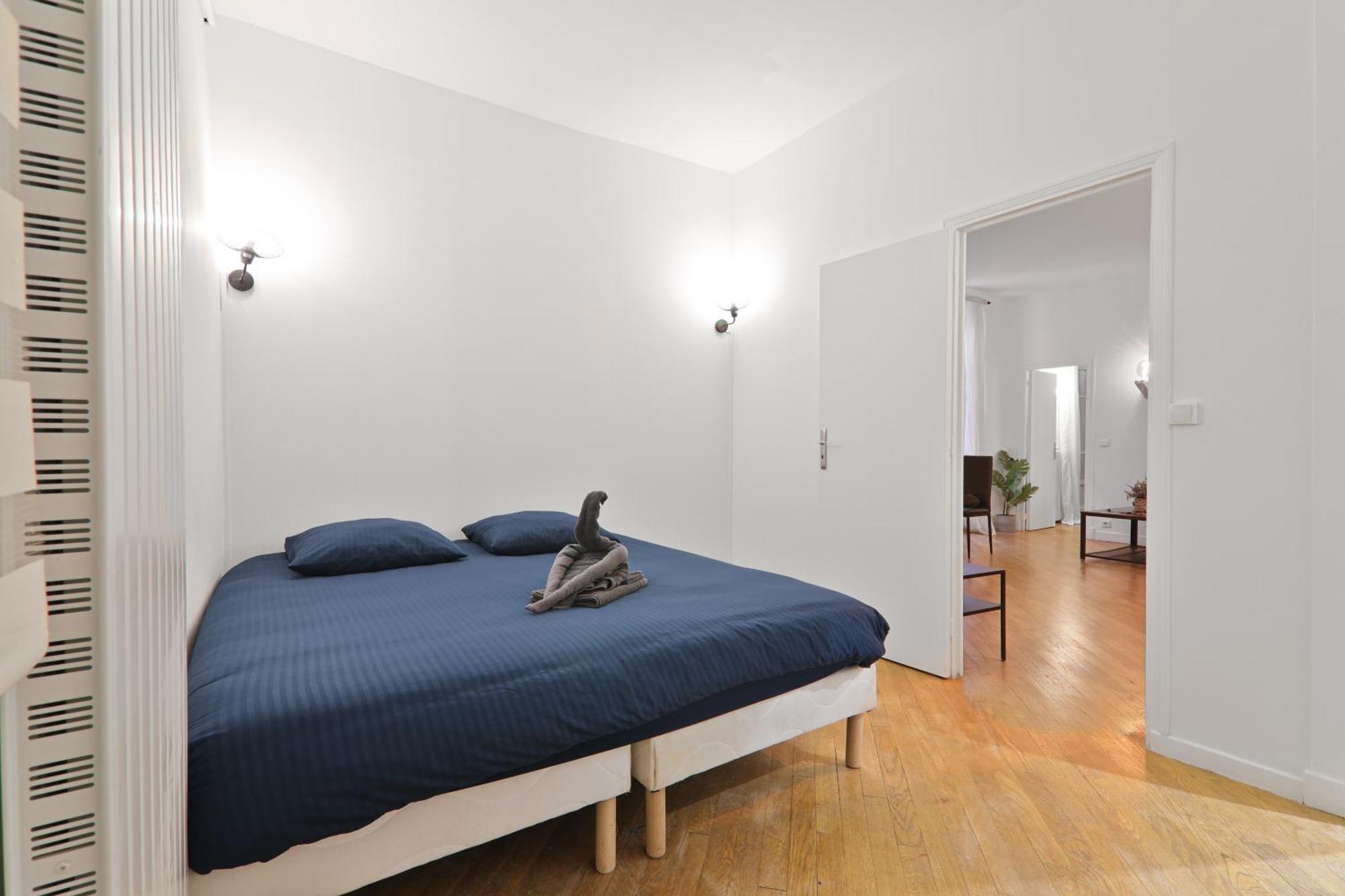 2 Bedroom Quartier Champs Elysees 3 Free Netflix Apartment Paris