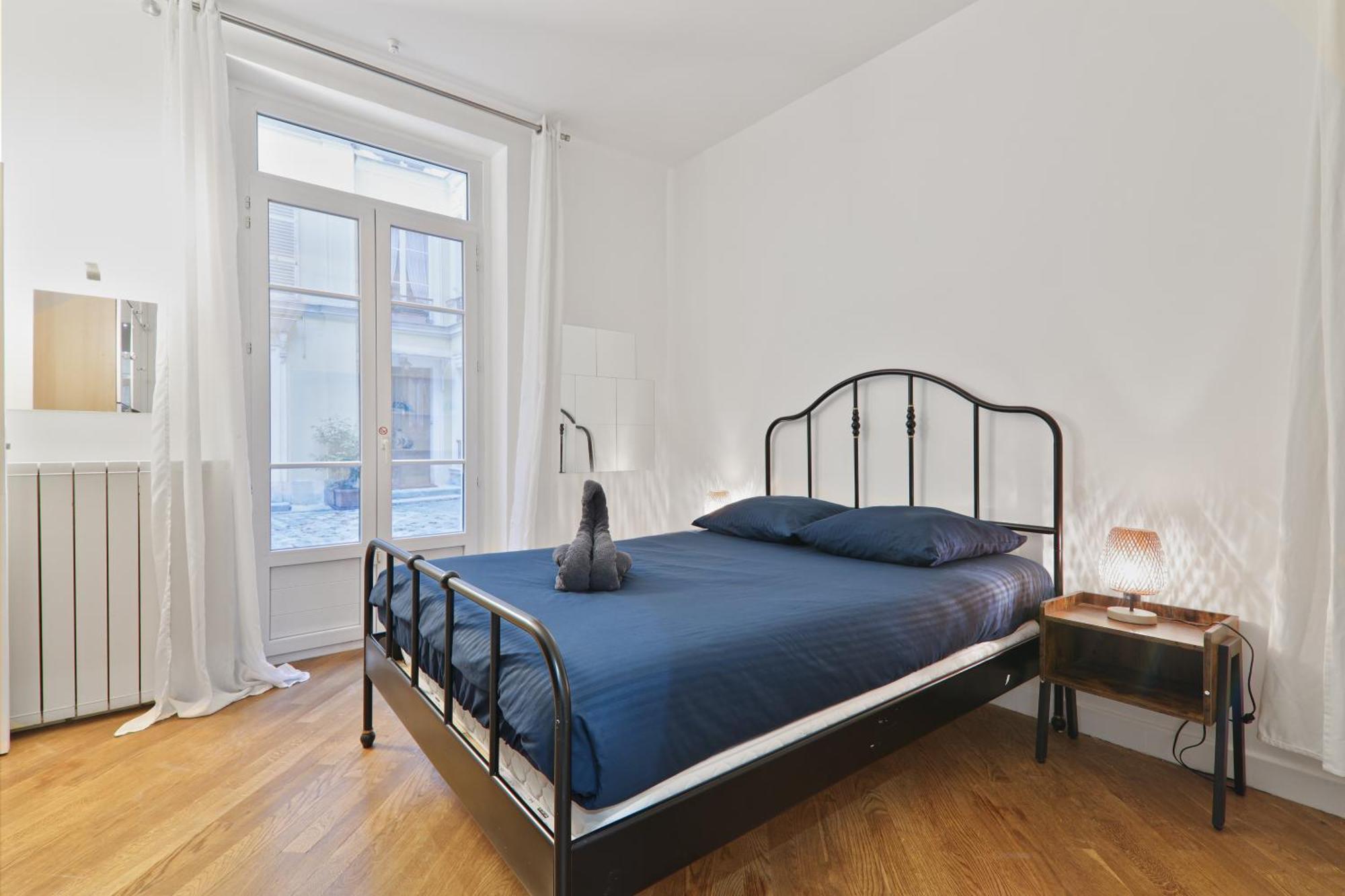 2 Bedroom Quartier Champs Elysees 3 Free Netflix * Parigi